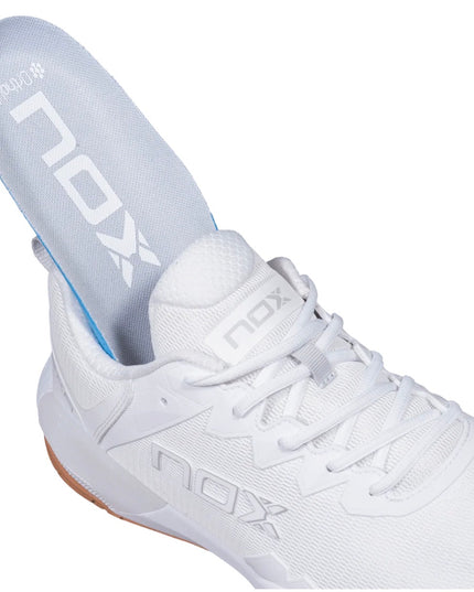 Zapatillas de Pickleball NOX LUX HEXA – White/Gum Rubber 2026